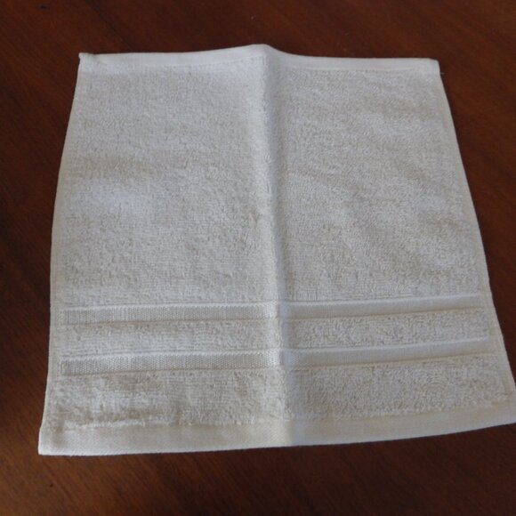 5 Wicker Park Terry Towels/ White/ 3-Hand/ 3 Face Cloths - Picture 2 of 4